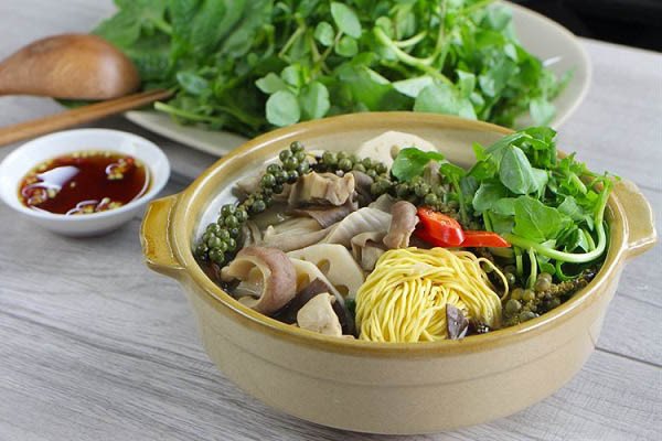 Món bao tử hầm tiêu xanh nóng hổi đậm đà