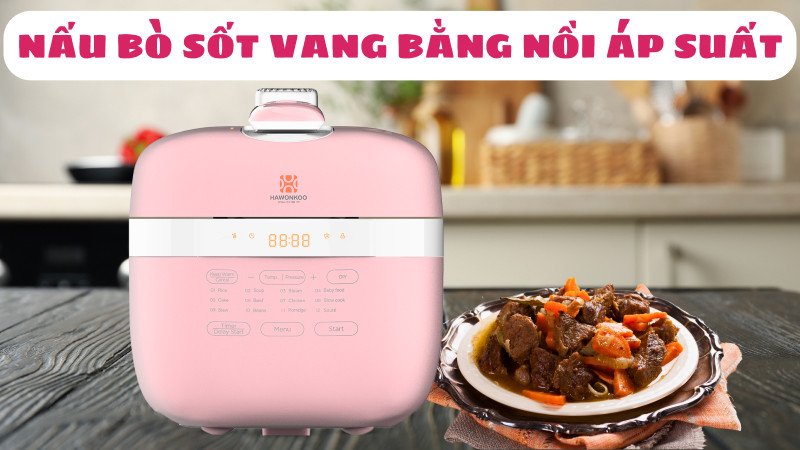 Món bò sốt vang thơm ngon chuẩn vị miền Bắc được nấu bằng nồi áp suất, ăn kèm bánh mì.