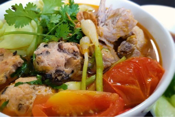 Món bún bung sườn thơm lừng, hấp dẫn đã hoàn thành