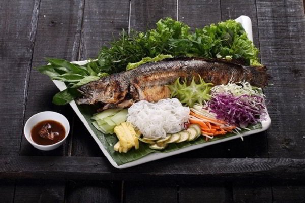 Món cá lóc nướng trui thành phẩm vàng ươm, hấp dẫn, chuẩn vị miền Tây