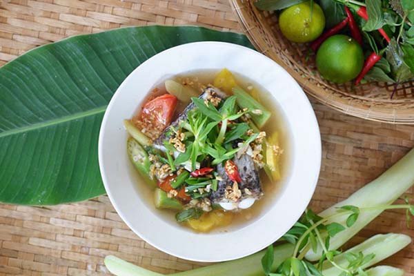 Món canh chua cá dọc mùng thơm ngon, chuẩn vị truyền thống, là bữa ăn lý tưởng cho gia đình