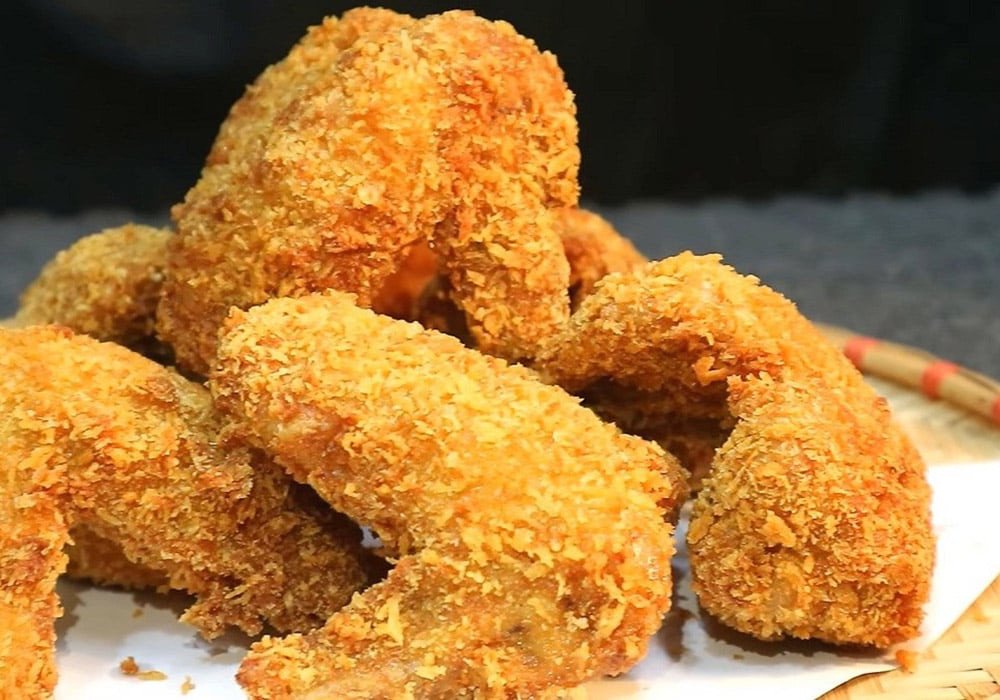 Món cánh gà chiên giòn rụm với lớp vỏ ngoài bắt mắt