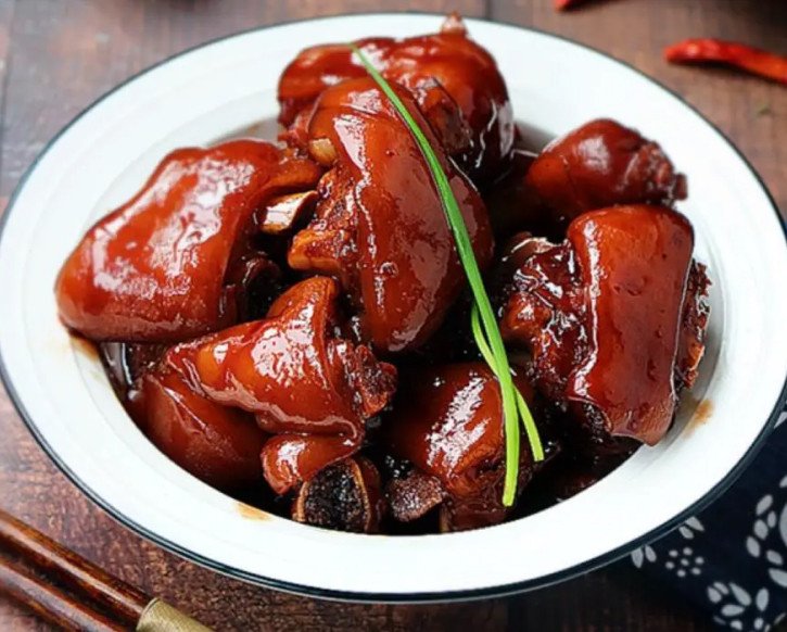 Món chân giò hầm coca thành phẩm màu sắc đẹp mắt, hương vị khó quên