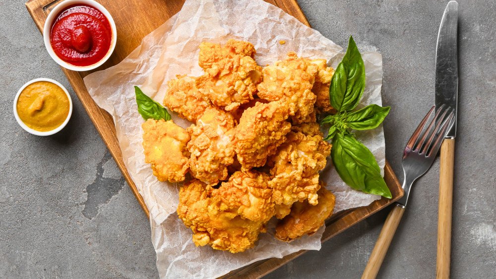 Món gà popcorn vàng ươm, giòn rụm hấp dẫn sau khi được nướng chín trong nồi chiên không dầu