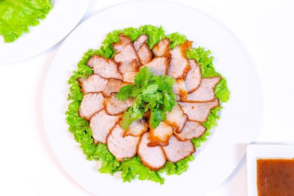 Món gà quay giòn bì, vàng óng hấp dẫn chuẩn vị nhà làm