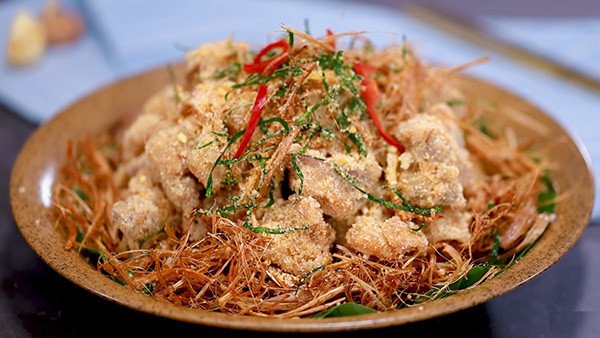 Món gà rang muối hoàn chỉnh thơm ngon hấp dẫn
