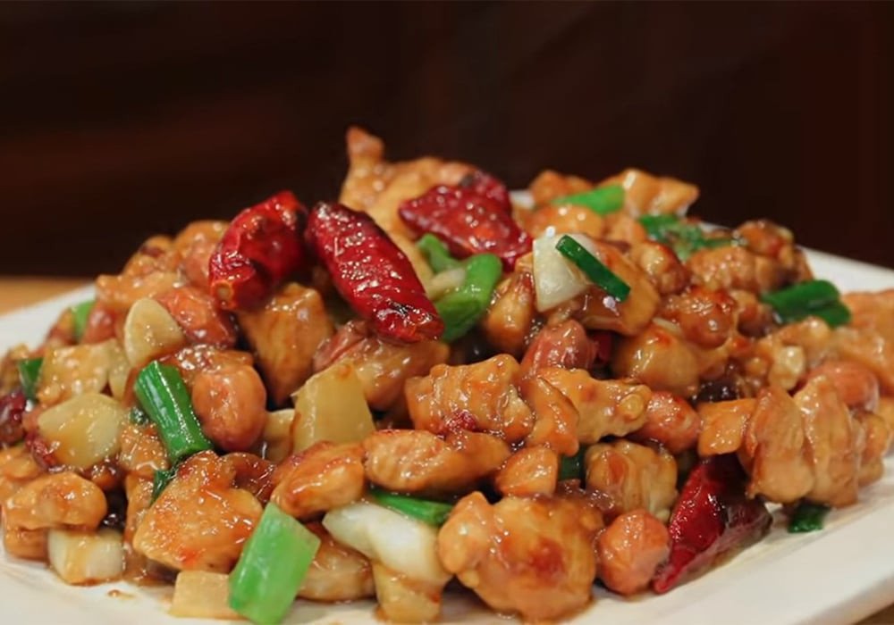 Món gà xào cay Kung Pao đậm chất ẩm thực Trung Hoa