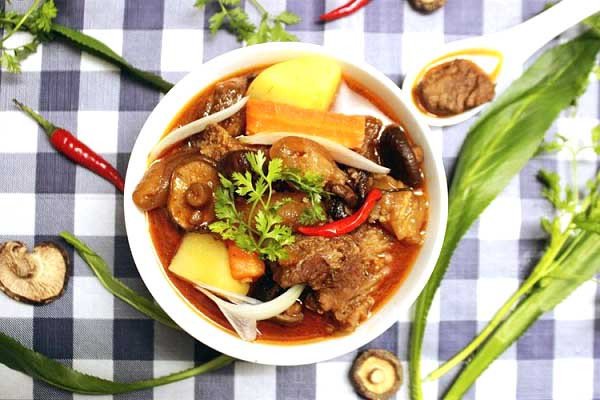 Món gân bò kho thơm lừng, đậm đà màu sắc hấp dẫn