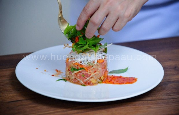 Món gỏi bưởi tôm thịt trình bày đẹp mắt
