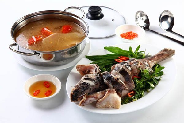 Món lẩu cá tầm măng chua thơm ngon hấp dẫn