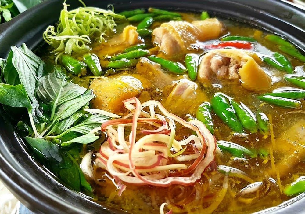 Món lẩu gà chua cay đậm đà, kích thích vị giác