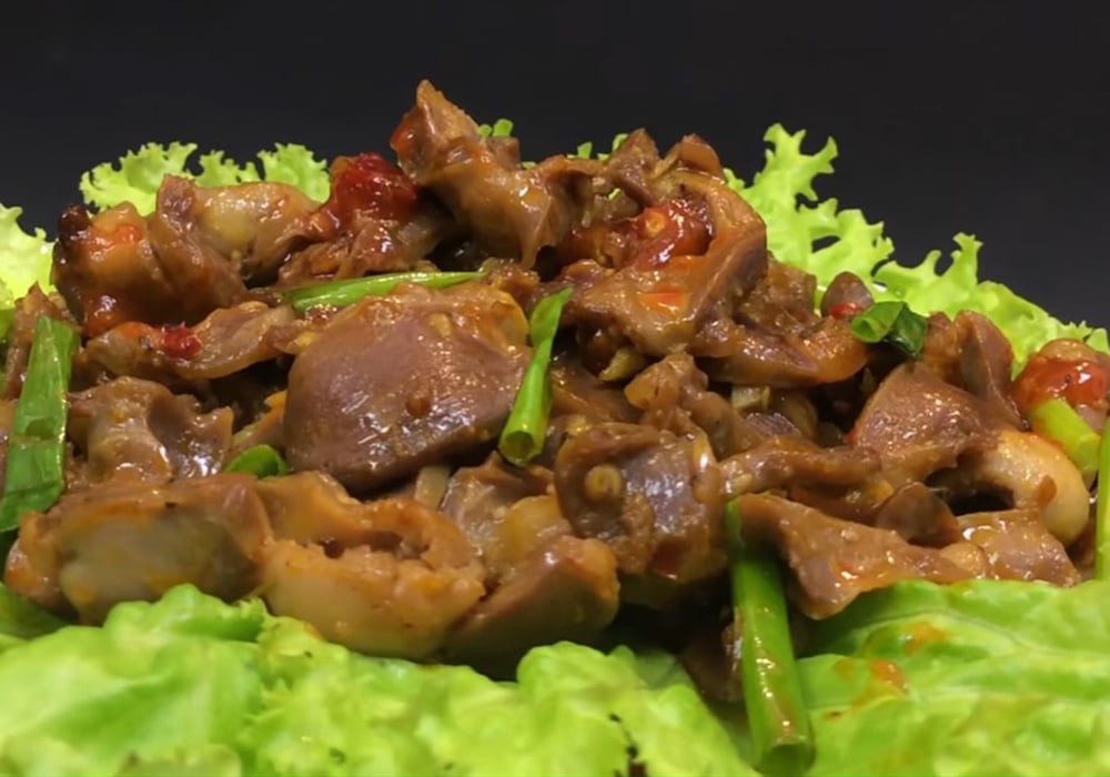 Món mề gà xào cà chua màu sắc bắt mắt, vị chua ngọt