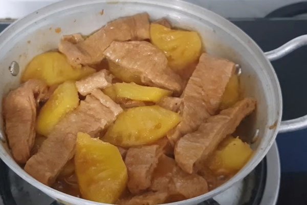 Món sườn non chay kho thơm đã hoàn thành, nước sốt sánh mịn