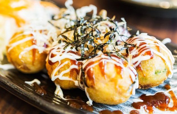 Món takoyaki Nhật Bản ăn kèm xốt Mayonnaise đậm đà