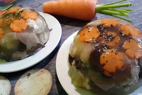 Món thịt nấu đông thành phẩm trong veo, giòn sần sật