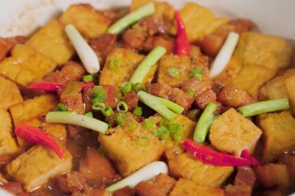 Món thịt rim đậu phụ hoàn chỉnh thơm ngon