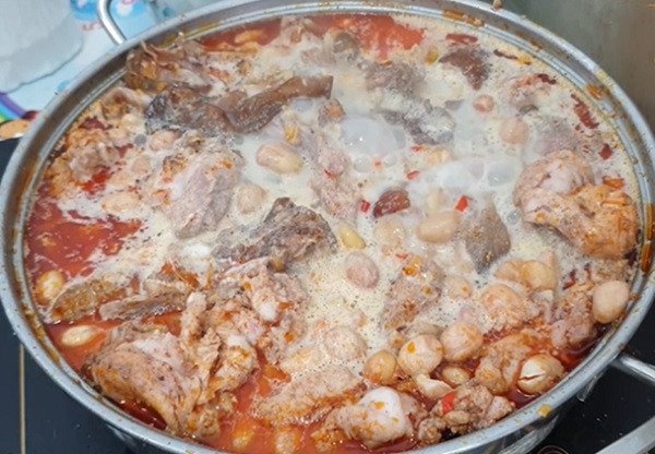 món thịt thỏ giả cầy thành phẩm thơm ngon hấp dẫn trên đĩa