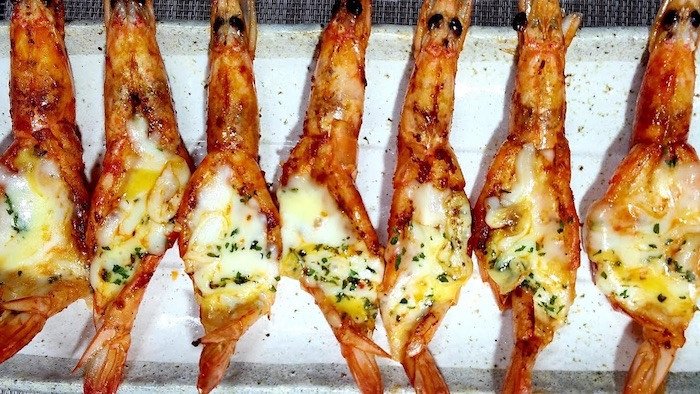 Món tôm nướng phô mai vàng ruộm, béo ngậy sẵn sàng thưởng thức