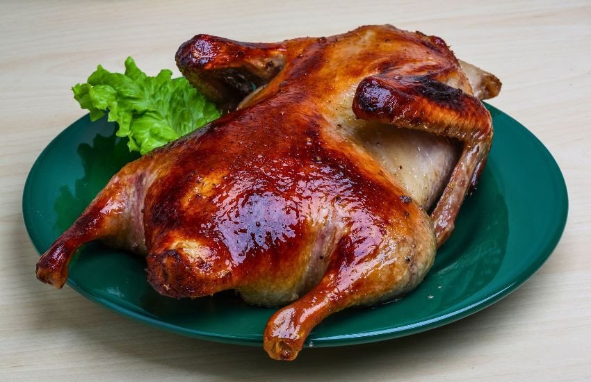 Món vịt nướng bằng nồi chiên không dầu hoàn thành, da giòn thịt mềm