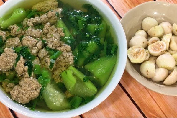 Nấu canh cua mồng tơi