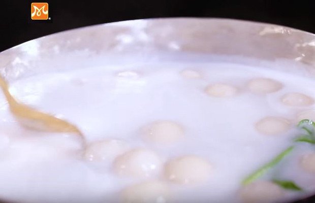 Nấu chè trân châu cốt dừa sánh mịn