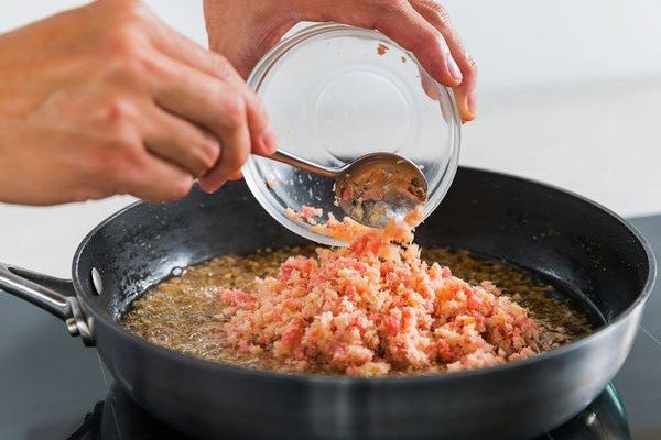Nêm nhân bánh khoai môn hấp