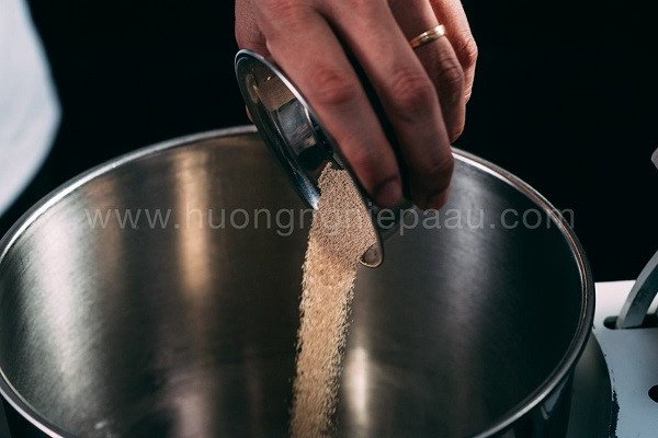 Cách Làm Bánh Mì Gối Trắng Mềm Xốp Chuẩn Vị Tại Nhà Ngâm men nở đều và hoạt động hiệu quả cho bánh mì