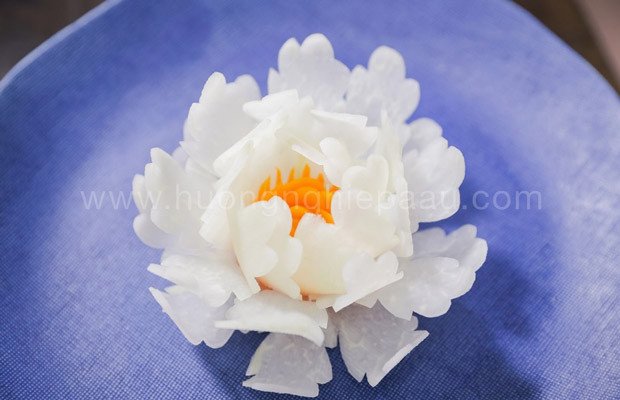 Nghệ thuật cắt tỉa hoa sen từ cà rốt