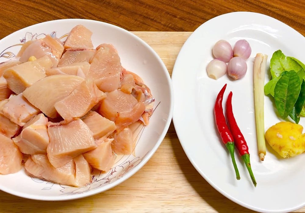 Nguyên liệu cần chuẩn bị cho món gà rang lá chanh