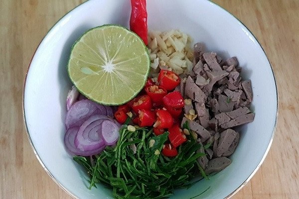 Nguyên liệu chính cho nước chấm tiết gà