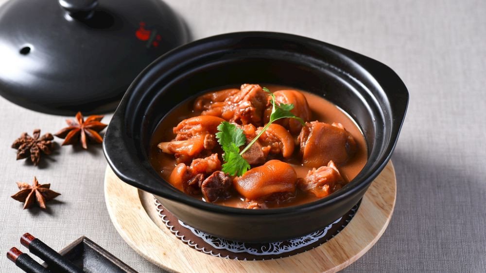 Nguyên liệu chính chuẩn bị cho món chân giò hầm thuốc bắc