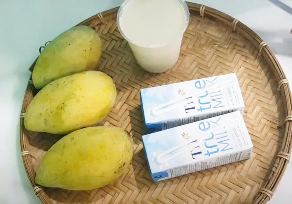 Nguyên liệu chuẩn bị cho món sinh tố xoài sữa chua thơm ngon bổ dưỡng