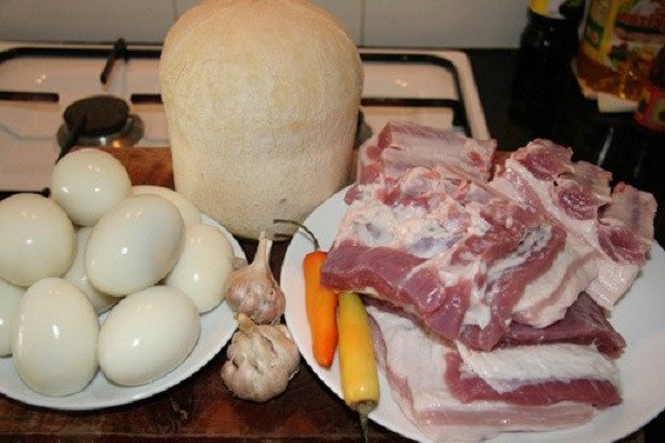 Nguyên liệu chuẩn bị cho món thịt kho tàu không nước dừa đậm đà hương vị