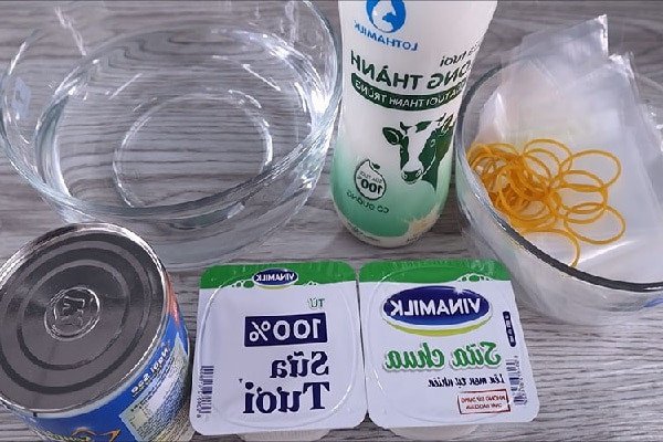 Nguyên liệu chuẩn bị để làm sữa chua túi mát lạnh