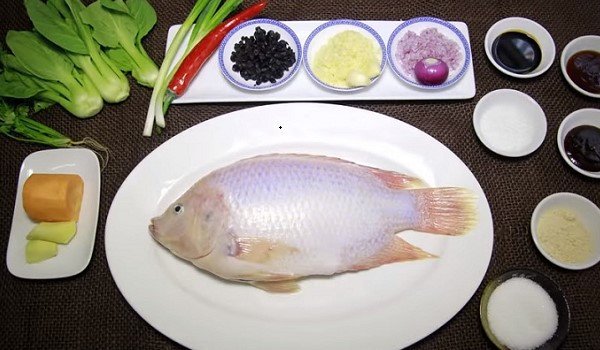 Nguyên liệu chuẩn bị làm món cá diêu hồng hấp xì dầu