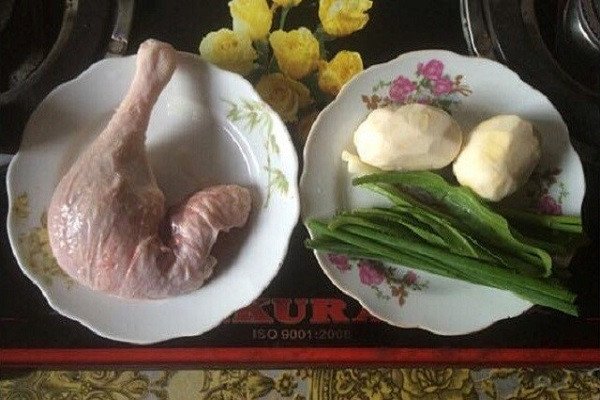 Nguyên liệu chuẩn bị nấu cháo vịt khoai sọ bổ dưỡng cho bé
