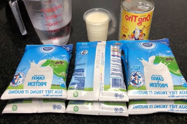 Bí Quyết Làm Sữa Chua Tại Nhà Ngon Dẻo, Chuẩn Vị Với Nấu Chuẩn Ăn Ngon Nguyên liệu cơ bản để làm sữa chua truyền thống tại nhà