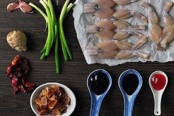 Nguyên liệu đầy đủ cho món cháo ếch Singapore đậm đà