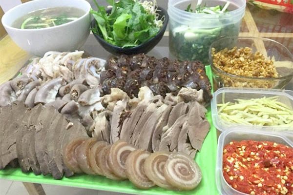 Nguyên liệu đầy đủ để chế biến món Cháo Tiều ngon chuẩn vị