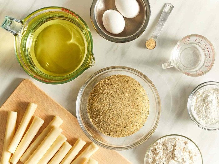 Nguyên liệu đầy đủ làm phô mai que bằng nồi chiên không dầu tại Nấu Chuẩn Ăn Ngon