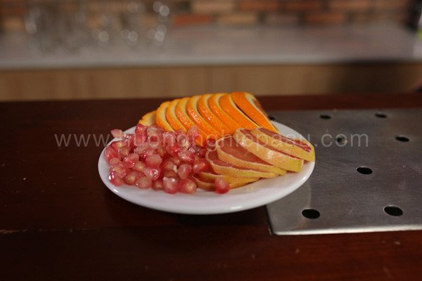 Nguyên liệu detox cam lựu đã sơ chế sẵn sàng để pha chế