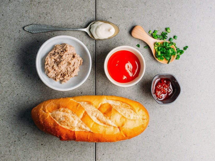 Nguyên liệu làm bánh mì nướng muối ớt đầy đủ