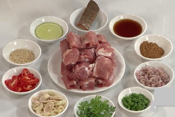 Nguyên liệu làm sườn xào chua ngọt với tương cà