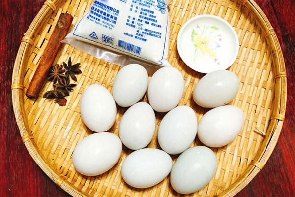 Nguyên liệu làm trứng muối ướt