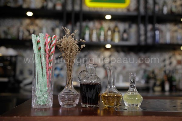 Nguyên liệu pha chế Moonlight Cocktail đầy đủ và tươi ngon, sẵn sàng cho ly cocktail lãng mạn.