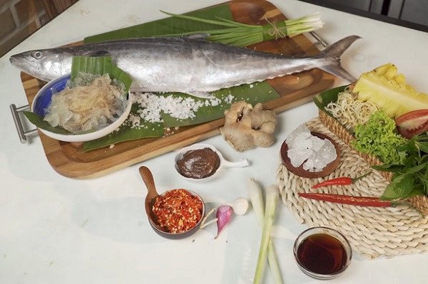 Nguyên liệu tươi ngon chuẩn bị cho món bún chả cá Nha Trang