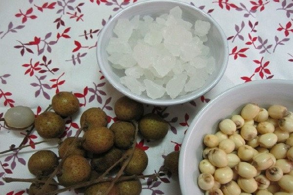 Nguyên liệu tươi ngon làm chè hạt sen long nhãn