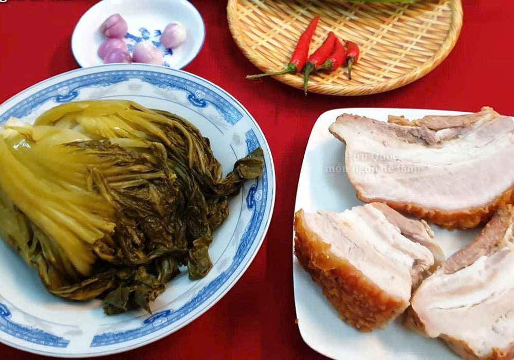 Nguyên liệu tươi ngon làm món heo quay kho cải chua đậm đà