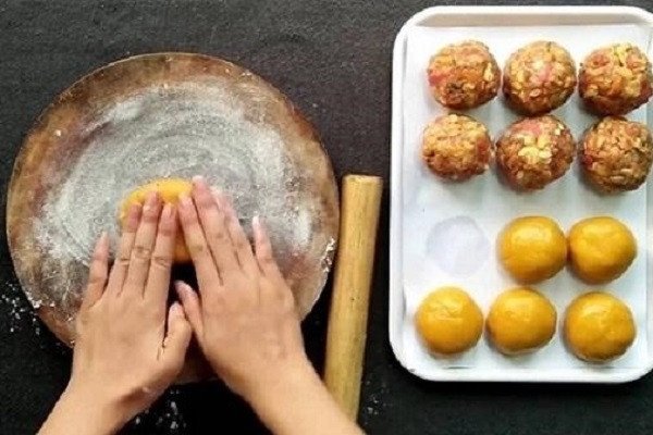 Bí Quyết Làm Bánh Trung Thu Thập Cẩm Gà Quay Hoàn Hảo Tại Nhà Nhân bánh trung thu thập cẩm chuẩn vị