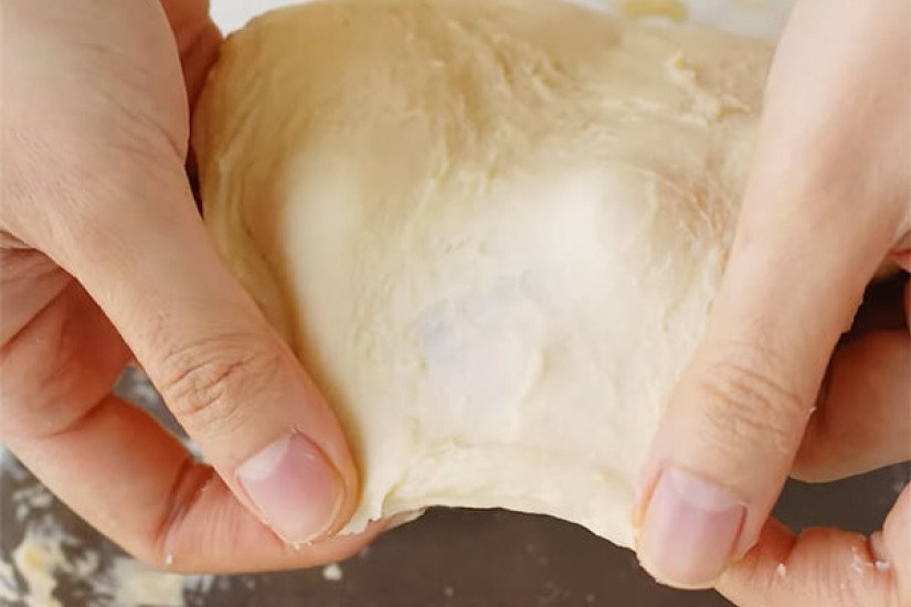 Nhồi bột bánh mì bông tuyết mịn màng cho độ dai hoàn hảo